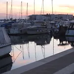 In - Riviera 17889 شقة