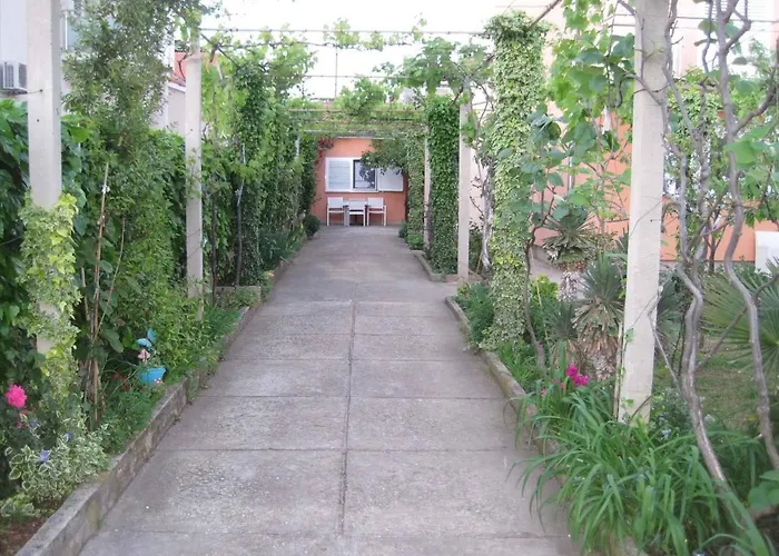 In - Riviera 17889 公寓 *