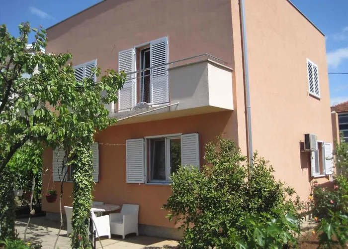 In - Riviera 17889 *